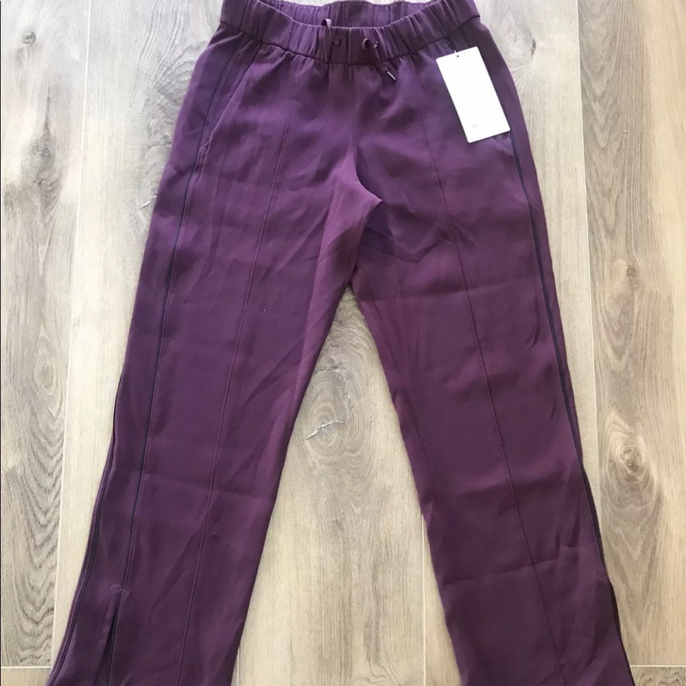 LULULEMON ON THE RIGHT TRACK PANTS